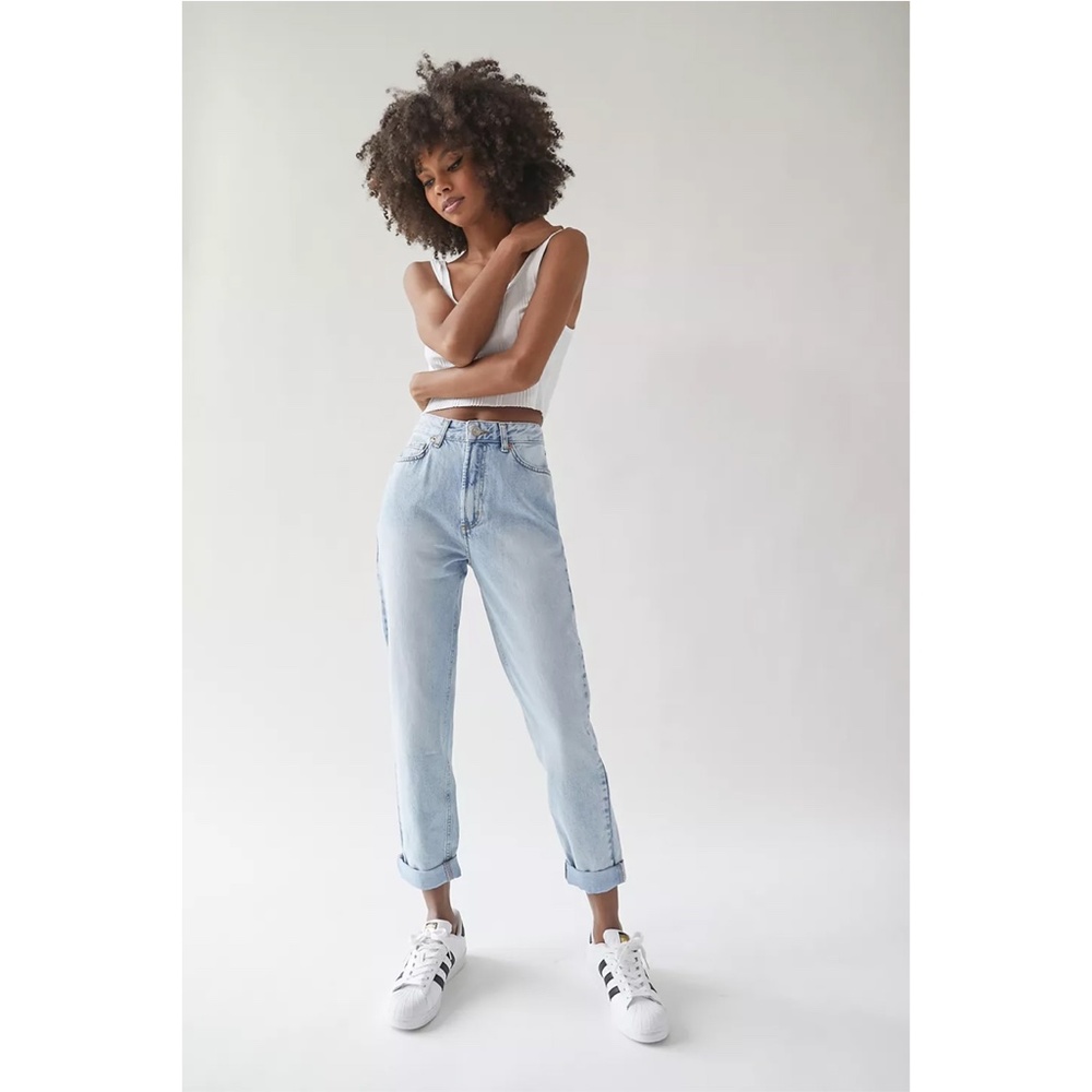 BDG High-Waisted Mom Jean – Bleached Light Wash
